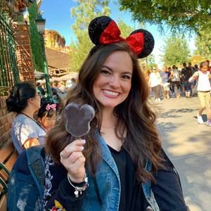 Meet your Posher, Laurina